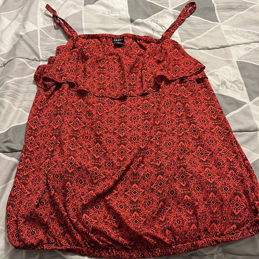 Cute patterned blouse from Torrid. Size 3.